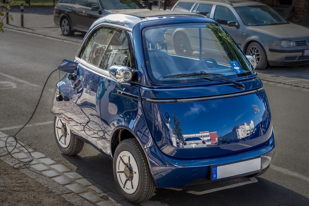 Énergie propre, budget préservé: Une enquête sur les voitures électriques les moins chères du marché.